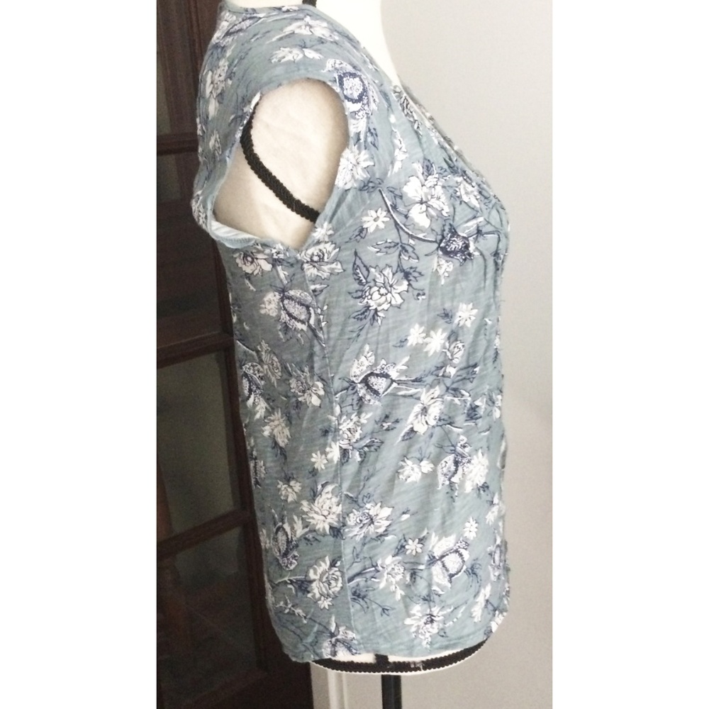 2 Lucky Brand Tops Size S - Picture 3 of 8
